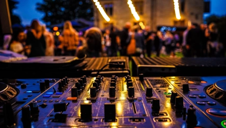 Sound deck